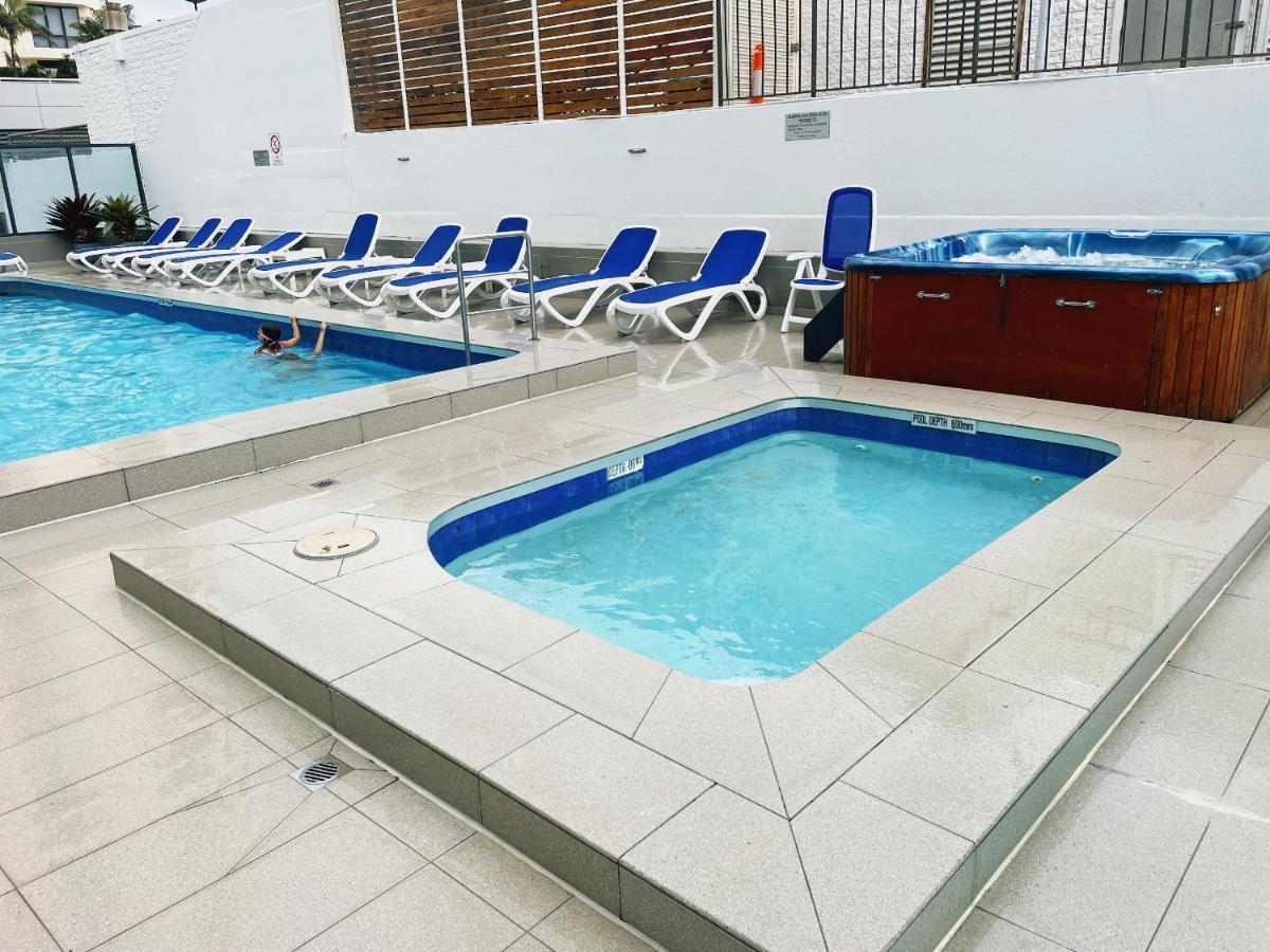 1 Bedroom And 1 Living Room Family Suite Gold Coast Dış mekan fotoğraf
