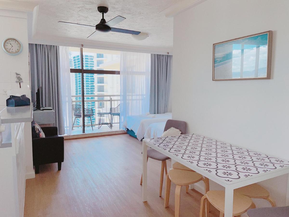 1 Bedroom And 1 Living Room Family Suite Gold Coast Dış mekan fotoğraf